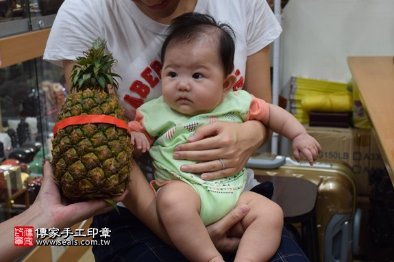 剃胎毛、滿月剃頭、嬰兒剃頭、嬰兒理髮、嬰兒剃髮、嬰兒剃胎毛、嬰兒滿月剃頭、寶寶剃頭、剃胎毛儀式、剃胎毛吉祥話、滿月剃頭儀式、滿月剃頭吉祥話、寶寶剃胎毛、寶寶滿月剃頭理髮、新北永和區剃胎毛、新北永和區滿月剃頭、新北永和區嬰兒剃頭剃胎毛、新北永和區嬰兒理髮、新北永和區嬰兒剃髮、尉寶寶(新北永和區嬰兒寶寶滿月剃頭理髮、免費嬰兒剃胎毛儀式吉祥話)。中國風會場，爸媽寶貝免費穿「日中韓」古裝禮服。專業拍照、DVD光碟、證書。★購買「臍帶章、肚臍章、胎毛筆刷印章」贈送：剃頭、收涎、抓周，三選一。2016.10.22 照片11